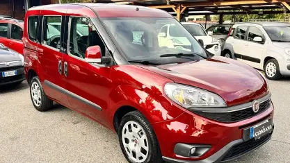 Usata Fiat Doblò Lounge 120 CV (88 kW) 2016 Viola Monovolume