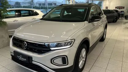 Usata VW T-Roc Life 150 CV (110 kW) 2022 Beige tetto nero SUV