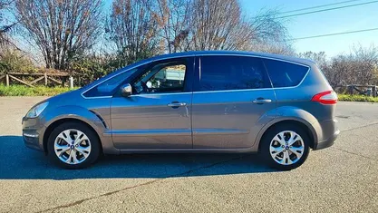 Grigio Usata 2013 Ford S-MAX Individual Monovolume | 3850 € (Buon prezzo)