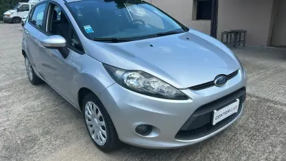 Usata Ford Fiesta Titanium 68 CV (50 kW) 2010 Grigio Berlina