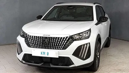 Usata Peugeot 2008 Allure 101 CV (74 kW) 2025 SUV