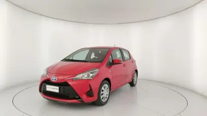 Usado Toyota Yaris Cool 101 CV (74 kW) 2018 Rojo Utilitario