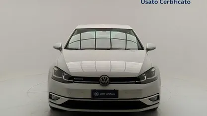Pure white Usata 2020 VW Golf VIII Executive Utilitaria | 17.500 € (Buon prezzo)