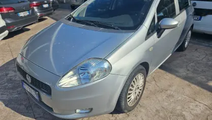 Usata Fiat Grande Punto Dynamic 90 CV (66 kW) 2006 Antracite metallizzato Utilitaria