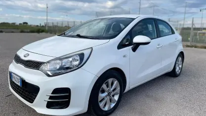 Usata Kia Rio Active 83 CV (61 kW) 2017 Bianco Berlina