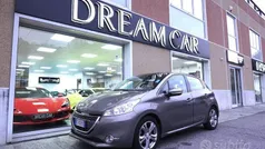 Grigio metallizzato Usata 2013 Peugeot 208 Allure Due volumi | 6990 € (Buon prezzo)