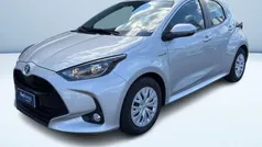 Argento metallizzato Usata 2020 Toyota Yaris Hybrid Active Tre volumi | 16.100 € (Ottimo prezzo)
