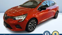 Arancione metallizzato Usata 2022 Renault Clio V Techno Tre volumi | 17.800 € (Buon prezzo)