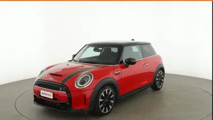 Begagnad Mini Cooper S Essential 178 HK (130 kW) 2023 Röd Halvkombi