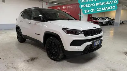 Usata Jeep Compass Night Eagle 131 CV (96 kW) 2022 Bianco tetto nero SUV