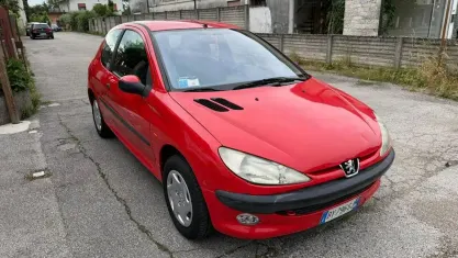 Usata Peugeot 206 68 CV (50 kW) 2002 Rosso Utilitaria
