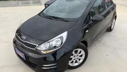 Usata Kia Rio Active 84 CV (61 kW) 2015 Nero Berlina