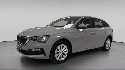 Usata Skoda Scala Ambition 110 CV (80 kW) 2023 Grigio / pastello Utilitaria