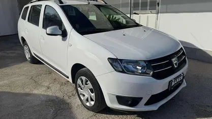 Usata 2014 Dacia Logan Lauréate Station wagon | 5800 € (Buon prezzo)