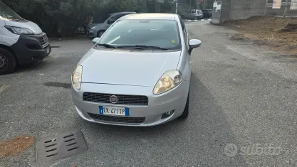 Usata Fiat Grande Punto 77 CV (56 kW) 2011 Grigio Utilitaria