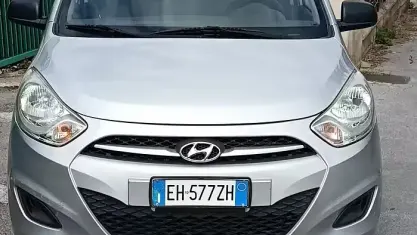 Usata Hyundai i10 Comfort 69 CV (50 kW) 2011 Grigio Utilitaria