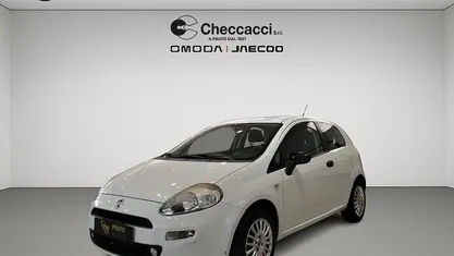 Usata Fiat Punto Lounge 69 CV (50 kW) 2015 Bianco Utilitaria