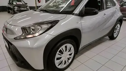 Usata Toyota Aygo X Active 72 CV (52 kW) 2022 Argento SUV