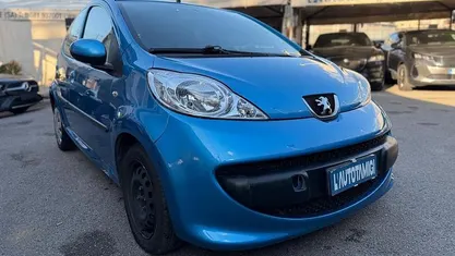 Usata Peugeot 107 68 CV (50 kW) 2007 Blu Utilitaria