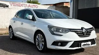Usata Renault Mégane IV Business 110 CV (80 kW) 2017 Bianco Berlina