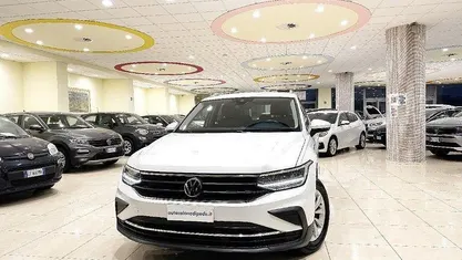 Usata VW Tiguan Life 150 CV (110 kW) 2022 Bianco SUV