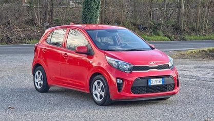 Usata Kia Picanto X-Line 67 CV (49 kW) 2022 Rosso Utilitaria