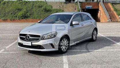 Usado Mercedes A160 Business 90 CV (66 kW) 2018 Gris Utilitario