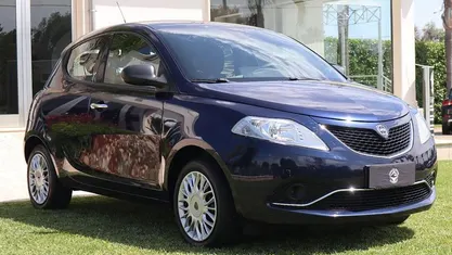 Usata Lancia Ypsilon Silver 69 CV (50 kW) 2016 Blu/azzurro Utilitaria