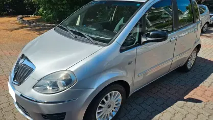 Usata Lancia Musa Gold 95 CV (69 kW) 2012 Grigio Monovolume