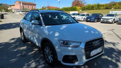 Bianco ghiacciaio metallizzato Usata 2018 Audi Q3 Business SUV | 17.500 €