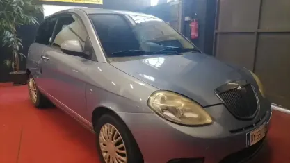 Usata Lancia Ypsilon 78 CV (57 kW) 2009 Blu/azzurro Utilitaria