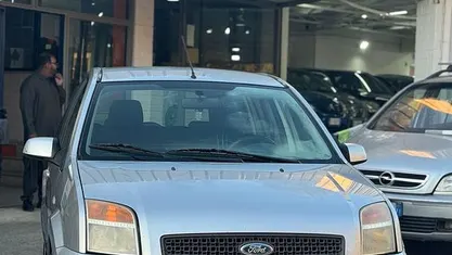 Usata Ford Fusion 68 CV (50 kW) 2008 Argento Utilitaria