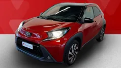 Chilli red black Usata 2023 Toyota Aygo Trend Due volumi | 15.290 € (Buon prezzo)
