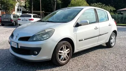 Usata Renault Clio II 75 CV (55 kW) 2006 Grigio Berlina