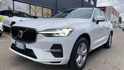 Usado Volvo XC60 Momentum 197 CV (144 kW) 2022 Blanco SUV