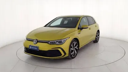Usata VW Golf VIII R-line 131 CV (96 kW) 2024 Giallo metallizzato Berlina