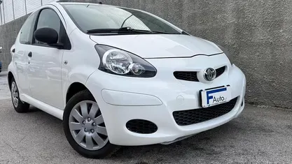 Usata Toyota Aygo 68 CV (50 kW) 2010 Bianco Utilitaria
