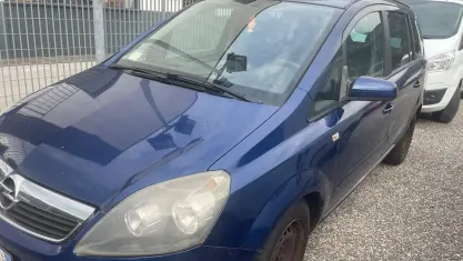 Usata Opel Zafira Club 105 CV (77 kW) 2007 Blu Monovolume