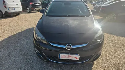 Usata Opel Astra 140 CV (102 kW) 2014 Nero Station wagon