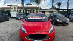 Rosso Usata 2014 Ford Fiesta Tre volumi | 3800 € (Buon prezzo)