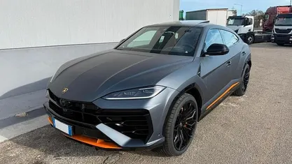 Usata 2025 Lamborghini Urus SUV | 369.999 €