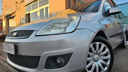 Usata Ford Fiesta 75 CV (55 kW) 2006 Grigio Utilitaria