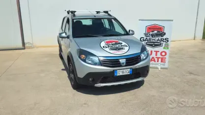 Usata Dacia Sandero Stepway 68 CV (50 kW) 2010 Grigio Berlina
