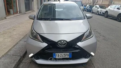 Argento Usata 2015 Toyota Aygo Due volumi | 8800 € (Buon prezzo)