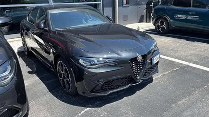 Nero Nuova 2025 Alfa Romeo Giulia Veloce Tre volumi | 48.000 € (Buon prezzo)