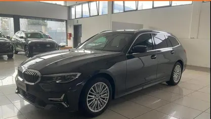 Usata BMW 320e Luxury Line 190 CV (139 kW) 2020 Grigio Station wagon