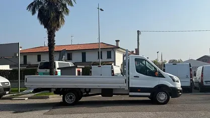 Usata 2018 Ford Transit Tre volumi | 16.900 € (Buon prezzo)