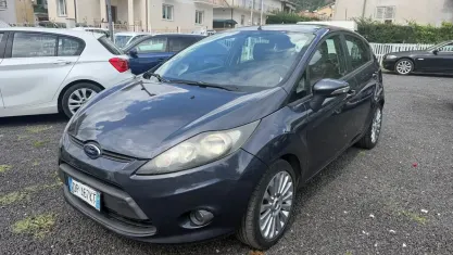 Usata Ford Fiesta 68 CV (50 kW) 2011 Grigio Berlina