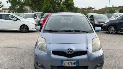 Usata Toyota Yaris 90 CV (66 kW) 2011 Blu Utilitaria