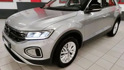 Usata VW T-Roc Life 110 CV (80 kW) 2023 Argento SUV